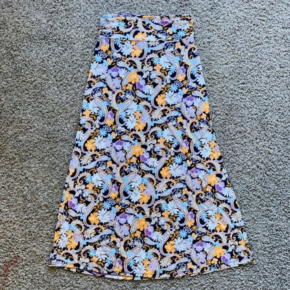 Kaileigh Floral Maxi Skirt XS Soft and Stretchy Casual Skirt - Picture 2 of 6